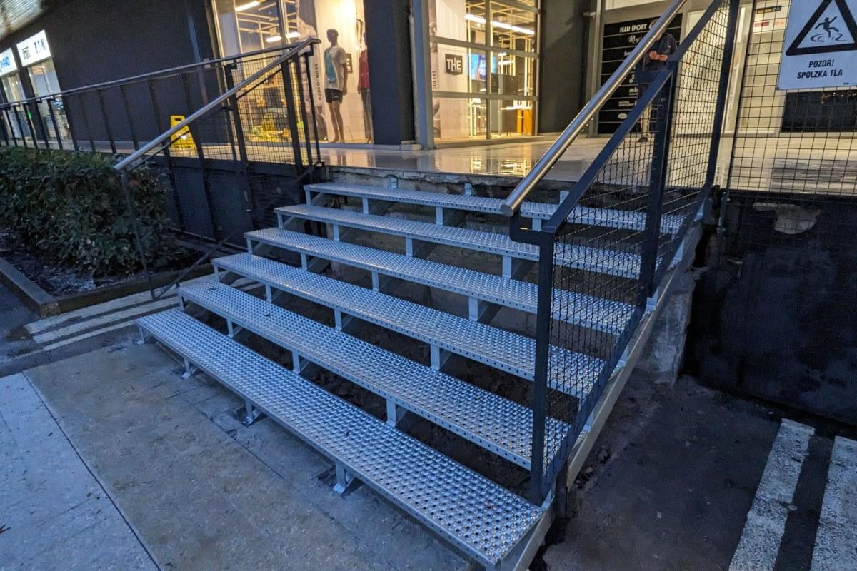 Kovinska stopniščna ograja po meri in varni detajli - Ključavničarstvo Iskra