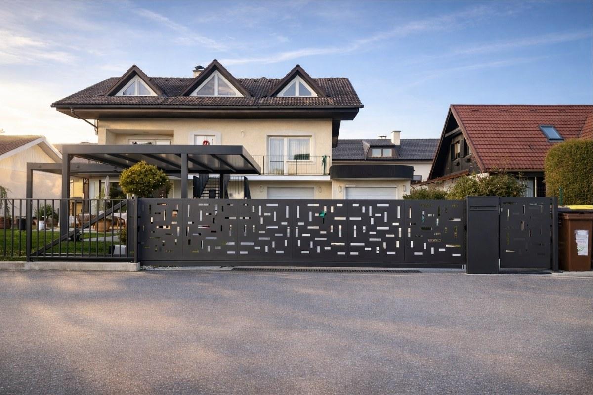 Moderna kovinska dvoriščna vrata antracit