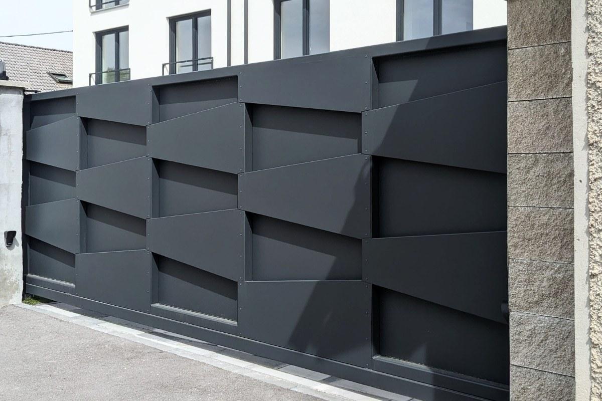 Kovinska dvoriščna vrata RAL 7016 antracit